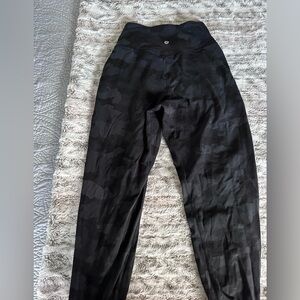 Lululemon size 6 black camo jogger